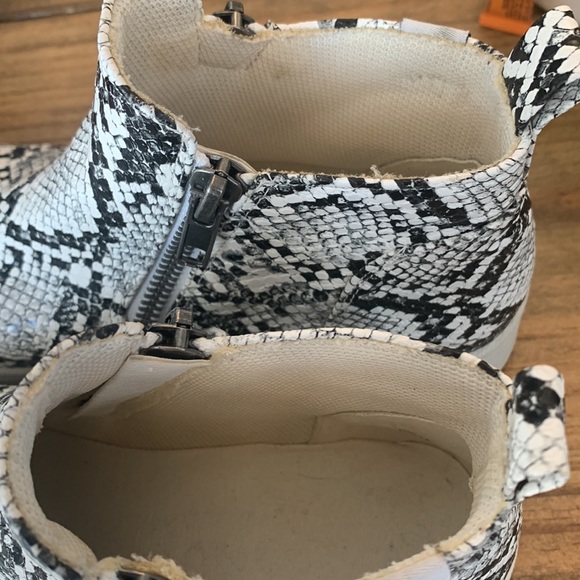 Matissa lil Goya snakeskin high tops size 2 - Picture 4 of 4